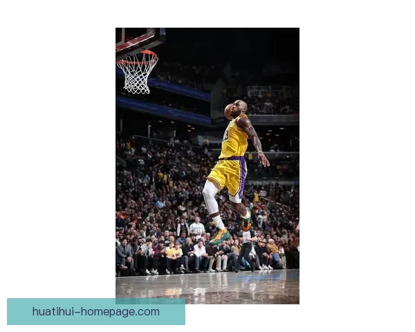 詹姆斯单场48分77次扣篮刷新多项纪录 高效表现成为球队第三进攻核心